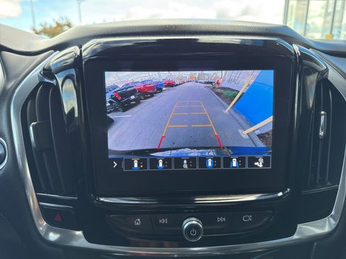 Used 2021 Chevrolet Traverse RS image 28