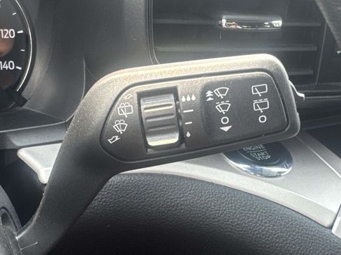 Used 2023 Ford Explorer XLT AWD/4WD image 22