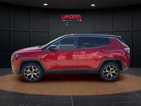 Used 2025 Jeep Compass Limited AWD/4WD image 2
