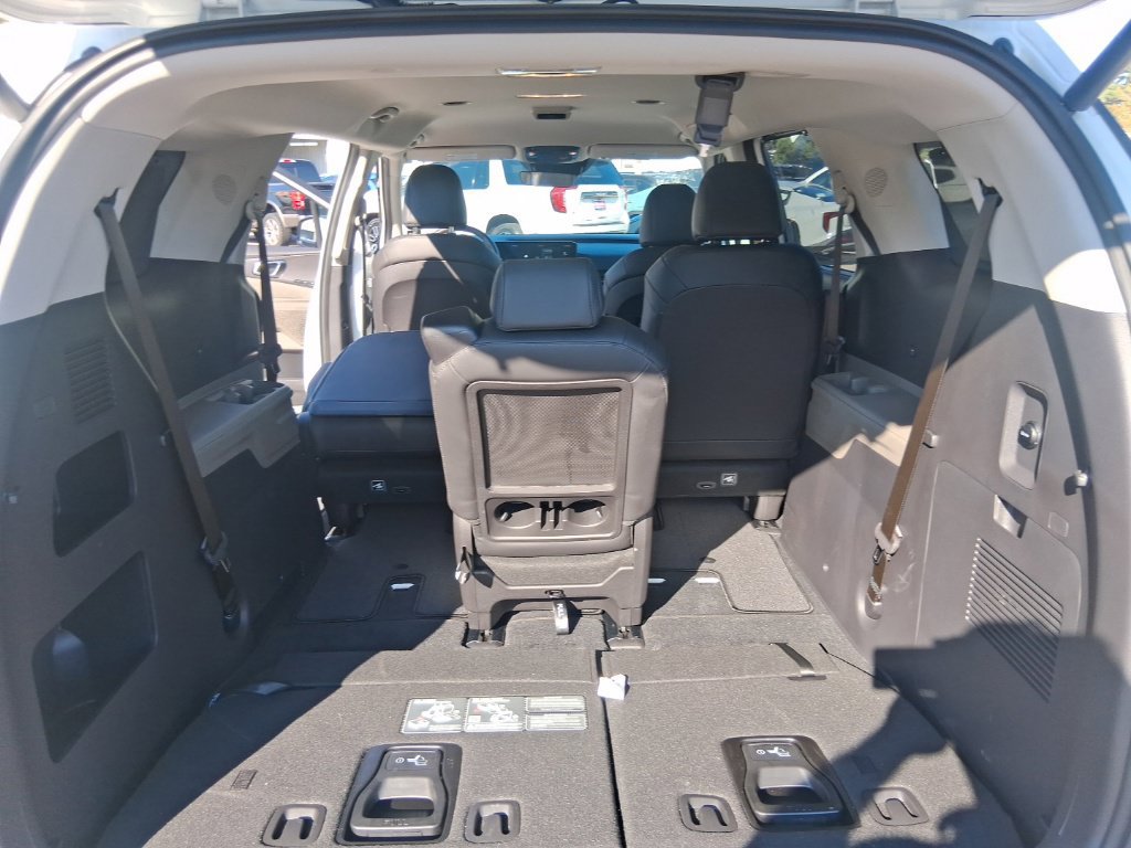 Certified 2026 Kia Carnival EX FWD image 19