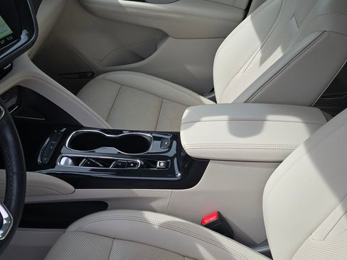 Used 2022 Buick Envision Essence w/ Technology Package I FWD image 26