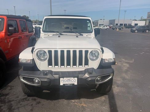 Used 2018 Jeep Wrangler Unlimited Sahara w/ Cold Weather Group AWD/4WD image 4