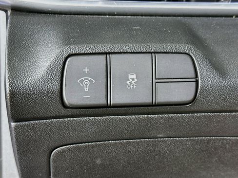Used 2025 Hyundai Elantra SEL FWD image 17