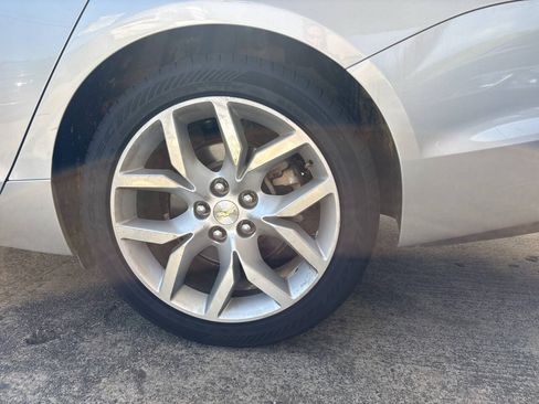 Used 2015 Chevrolet Impala LTZ FWD image 13