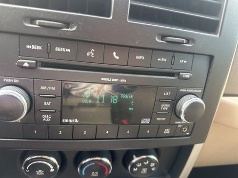 Used 2010 Jeep Liberty Sport image 11