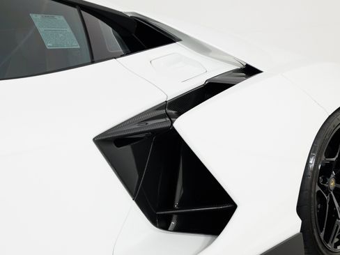 Used 2024 Lamborghini Revuelto AWD/4WD image 74