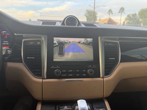 Used 2017 Porsche Macan image 24