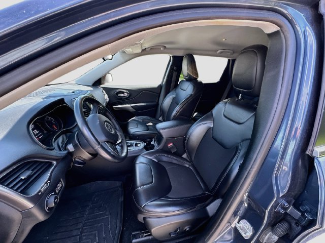 Used 2019 Jeep Cherokee Latitude Plus w/ Trailer Tow Group AWD/4WD image 20