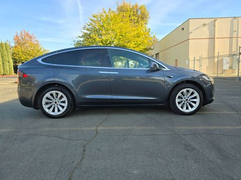 Used 2019 Tesla Model X Long Range image 4