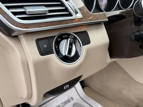 Used 2014 Mercedes-Benz E 350 4MATIC Sedan image 32