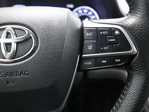 Used 2021 Toyota Sienna Limited FWD image 24