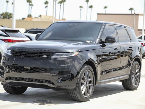 Used 2025 Land Rover Range Rover Sport SE AWD/4WD image 3