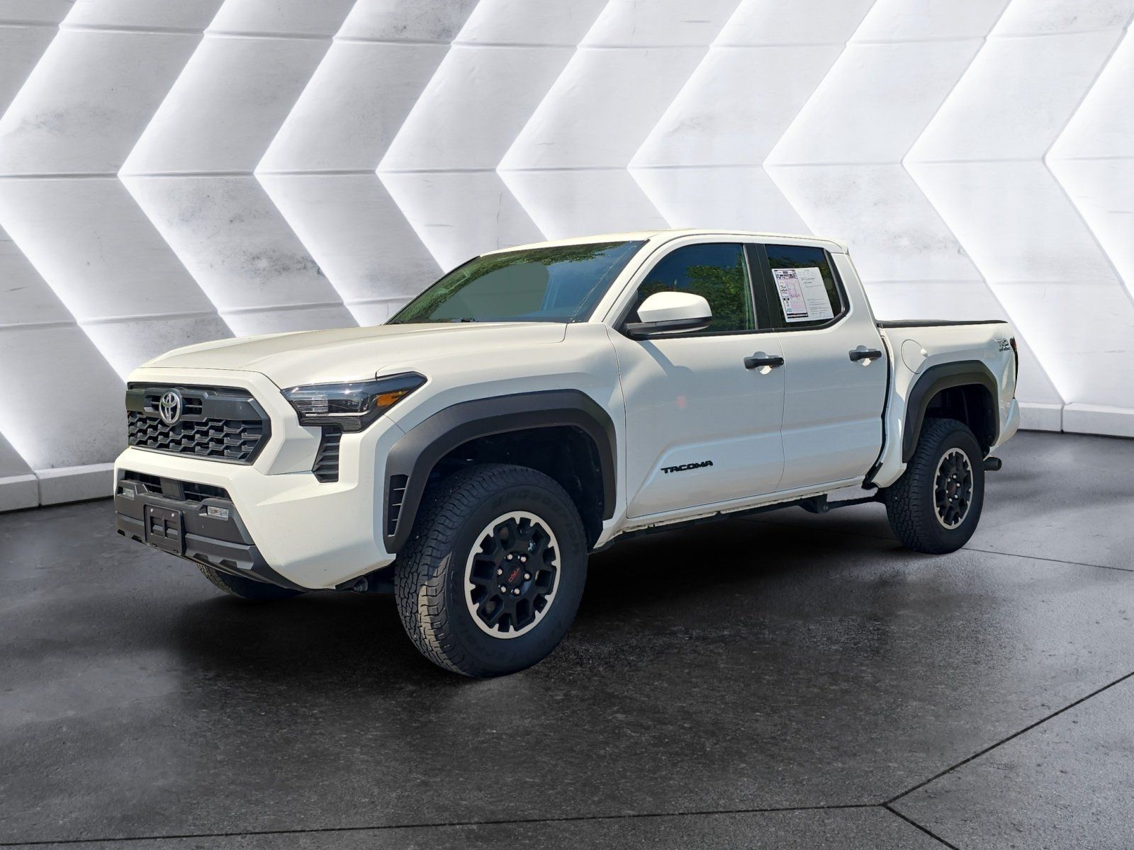 Used 2025 Toyota Tacoma TRD Off-Road AWD/4WD image 1