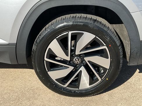 Used 2024 Volkswagen Atlas SE image 8