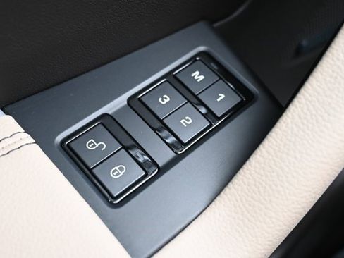 Used 2017 Jaguar F-PACE Prestige image 41