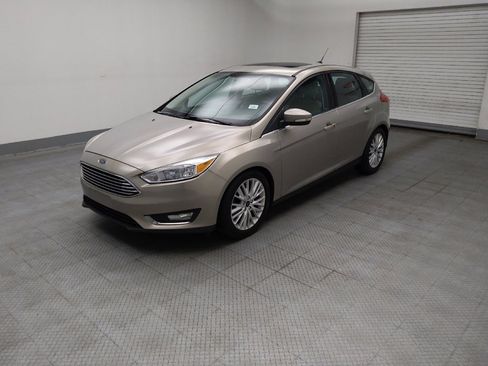 Used 2016 Ford Focus Titanium FWD image 2