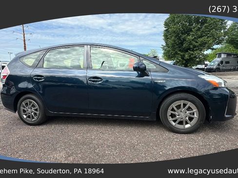 Used 2017 Toyota Prius V Four FWD image 26