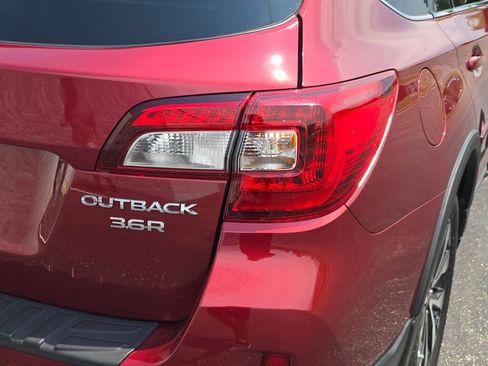 Used 2017 Subaru Outback 3.6R Limited AWD/4WD image 12
