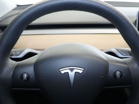 Used 2022 Tesla Model Y Long Range AWD/4WD image 18