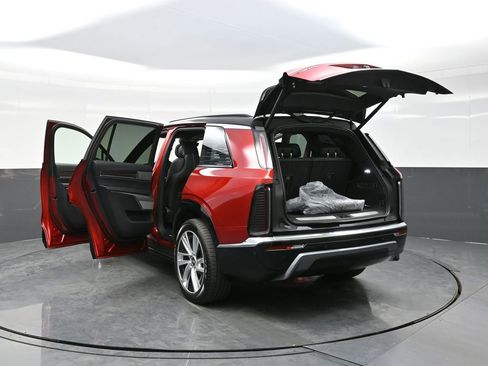 New 2026 Cadillac Vistiq Luxury w/ LPO, Floor Liner Package image 29