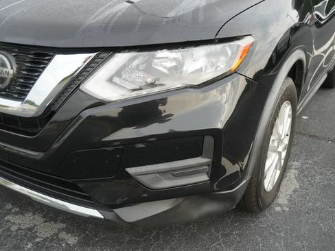 Used 2020 Nissan Rogue SV FWD image 12