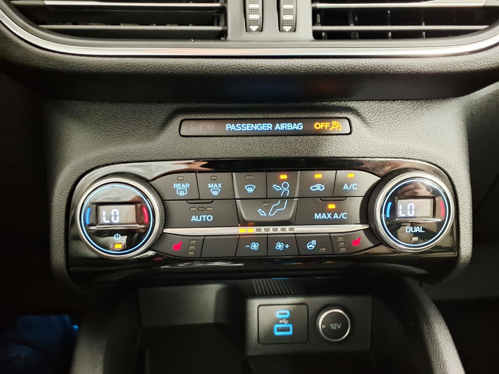 Used 2021 Ford Escape Titanium w/ Titanium Premium Package FWD image 19