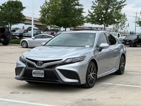 Used 2022 Toyota Camry SE FWD image 7