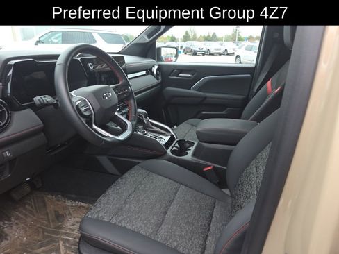 Used 2024 Chevrolet Colorado Z71 w/ Z71 Convenience Package 2 AWD/4WD image 13