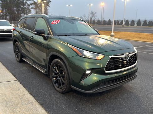 Certified 2023 Toyota Highlander XLE image 6
