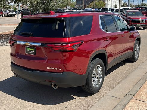 Used 2023 Chevrolet Traverse LT FWD image 8