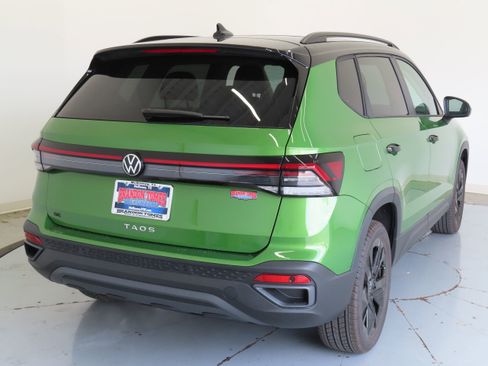 New 2026 Volkswagen Taos SE FWD image 4