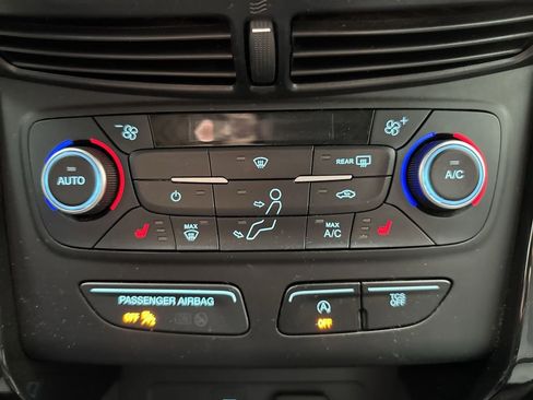 Used 2018 Ford Escape SE w/ SE Sport Appearance Package image 17