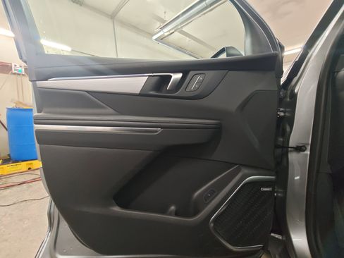 Used 2025 Buick Enclave Preferred image 18