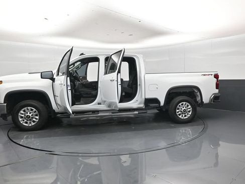 Used 2022 Chevrolet Silverado 2500 LT AWD/4WD image 49