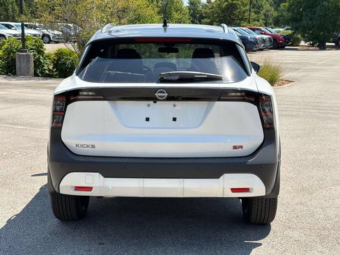 New 2026 Nissan Kicks SR FWD image 4