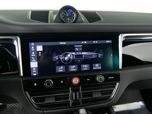 Certified 2025 Porsche Macan image 25