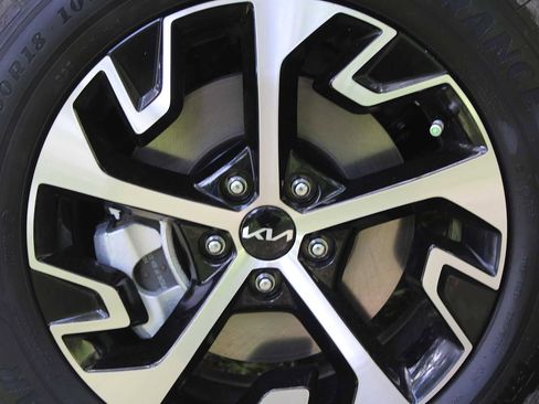 New 2025 Kia Sportage EX image 17