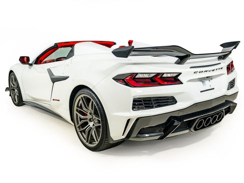 Used 2025 Chevrolet Corvette Z06 w/ Stealth Interior Trim Package RWD image 16