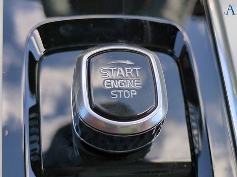 New 2026 Volvo XC60 B5 Ultra w/ Climate Package image 28