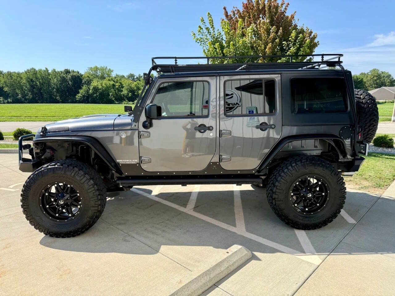 Used 2017 Jeep Wrangler Unlimited Rubicon w/ Connectivity Group AWD/4WD image 5