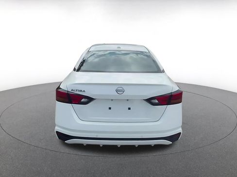 Used 2025 Nissan Altima 2.5 SV FWD image 12