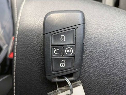 Used 2024 Volkswagen Tiguan SE AWD/4WD image 29