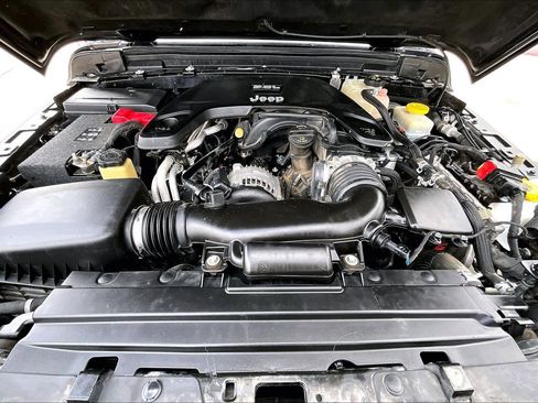 Used 2018 Jeep Wrangler Unlimited Sahara w/ Dual Top Group image 31