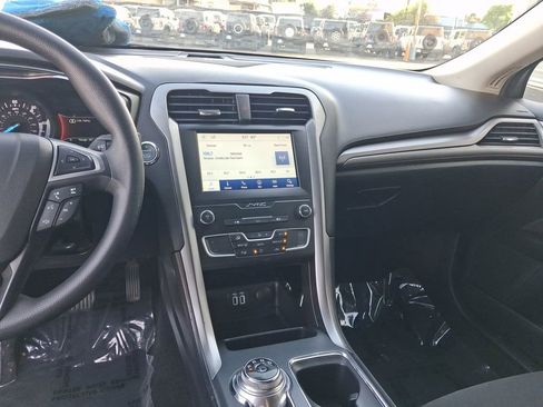 Used 2020 Ford Fusion SE image 19