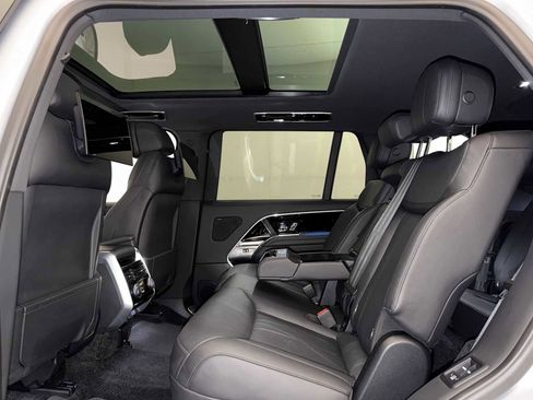 Used 2025 Land Rover Range Rover Long Wheelbase SE image 20