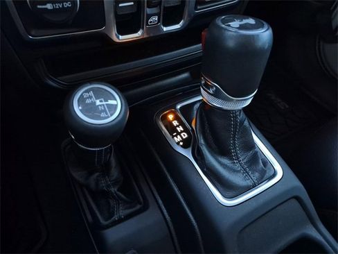 Used 2024 Jeep Wrangler Sahara image 38