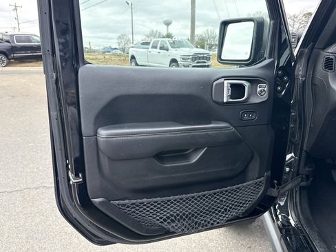 Used 2019 Jeep Wrangler Unlimited Sahara w/ Cold Weather Group image 13