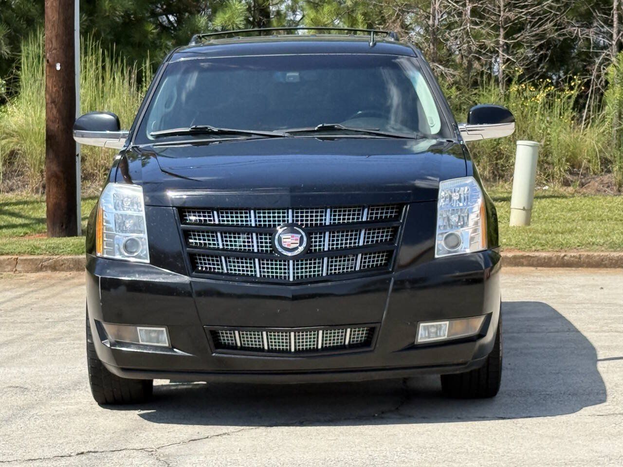 Used 2012 Cadillac Escalade Premium RWD image 4