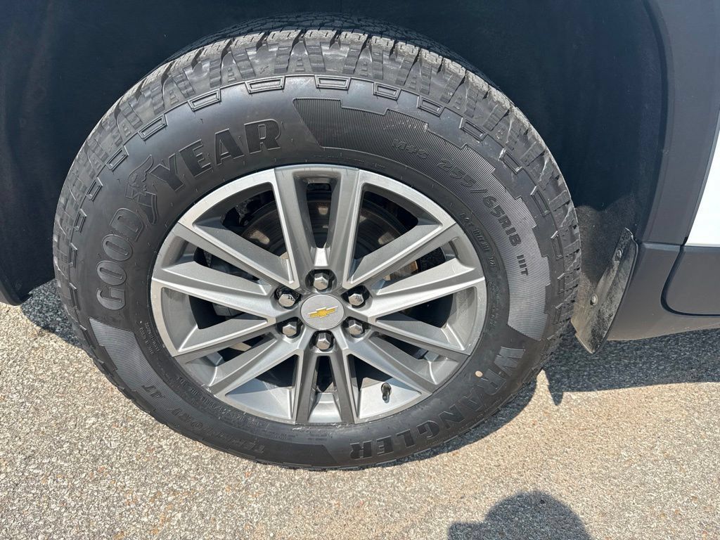 Used 2023 Chevrolet Traverse LT FWD image 7