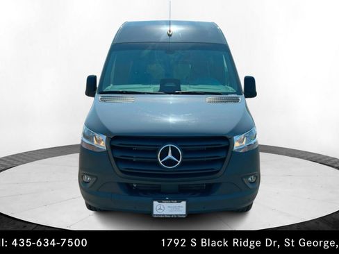 Used 2025 Mercedes-Benz Sprinter 2500 image 8